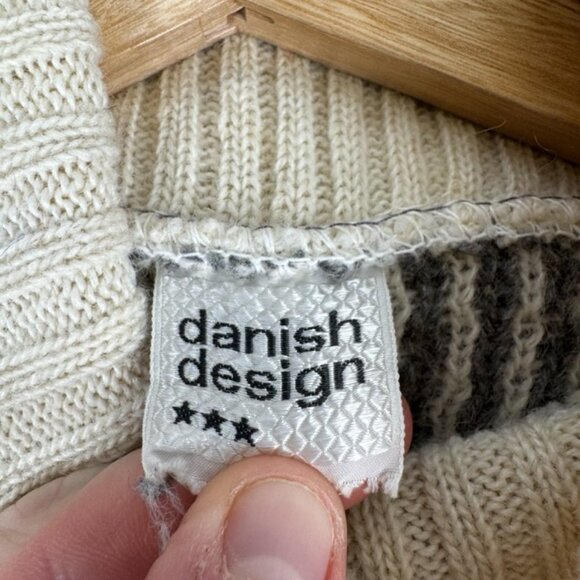 Vintage 100% Wool Danish Design Turtleneck Snowflake Sweater Women's Small - Picture 6 of 11